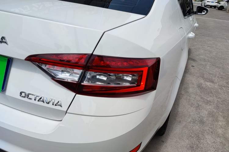 Used Skoda Octavia 2021 1.5L Automatic Comfort Edition Right Rear Taillight