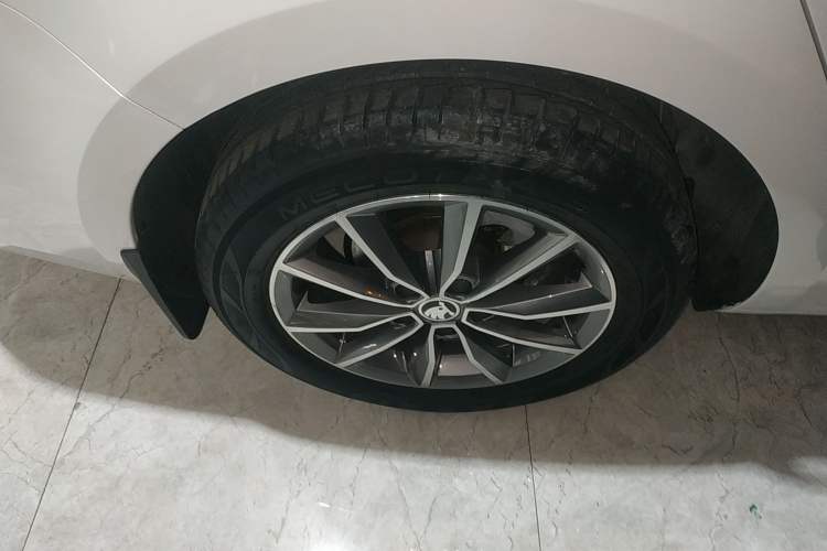 Used Skoda Octavia 2021 1.5L Automatic Comfort Edition Right Rear Wheel Hub