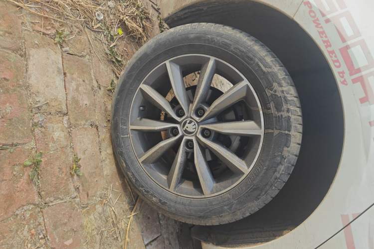Used Skoda Octavia 2021 1.5L Automatic Comfort Edition Right Rear Wheel Hub