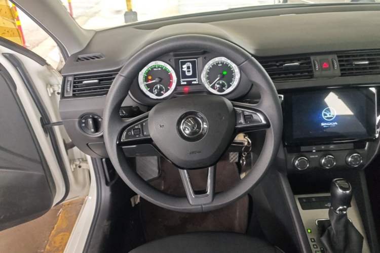Used Skoda Octavia 2021 1.5L Automatic Comfort Edition Steering Wheel