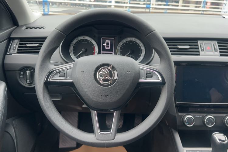 Used Skoda Octavia 2021 1.5L Automatic Comfort Edition Steering Wheel