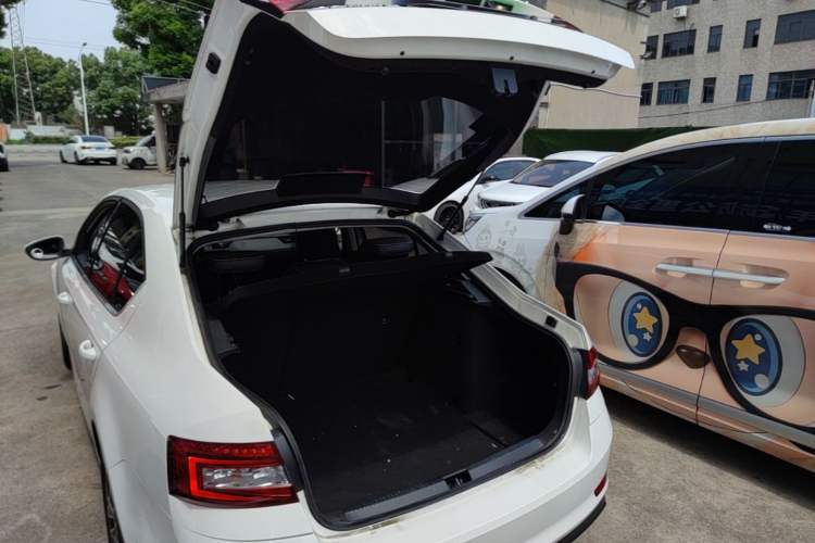 Used Skoda Octavia 2021 1.5L Automatic Comfort Edition Trunk