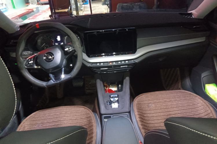 Used Skoda Octavia 2021 PRO TSI280 DSG Prestige Edition Center Console