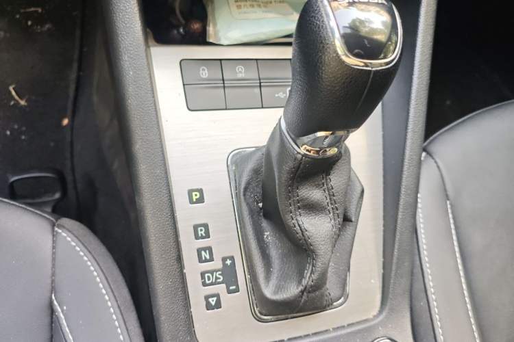 Used Skoda Octavia 2021 1.5L Automatic Comfort Edition Gear Lever