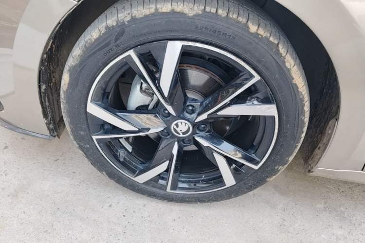 Used Skoda Octavia 2021 PRO TSI280 DSG Prestige Edition Left Front Wheel Hub