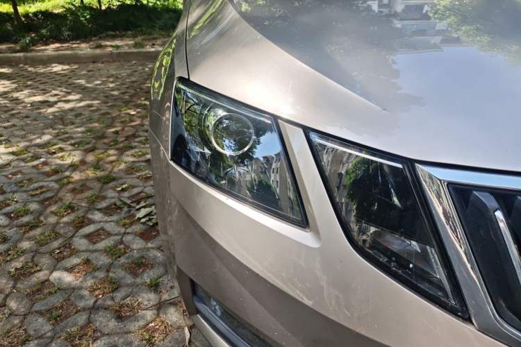 Used Skoda Octavia 2021 1.5L Automatic Comfort Edition Right Front Headlight