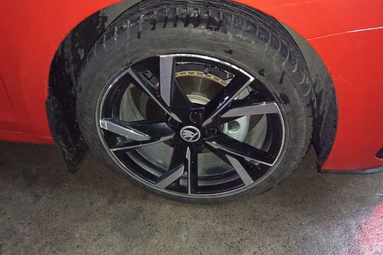 Used Skoda Octavia 2021 PRO TSI280 DSG Prestige Edition Right Front Wheel Hub