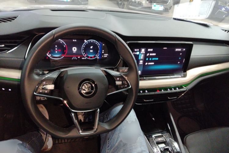 Used Skoda Octavia 2022 PRO TSI280 Luxury Edition Center Console