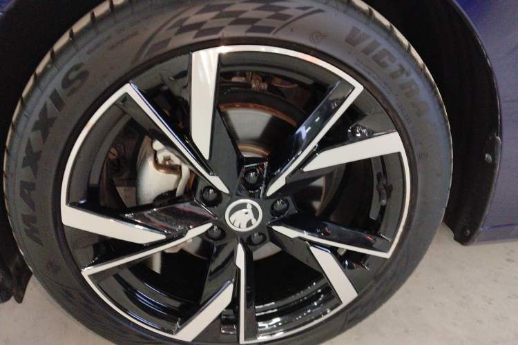Used Skoda Octavia 2022 PRO TSI280 Luxury Edition Left Front Wheel Hub