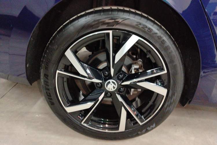 Used Skoda Octavia 2022 PRO TSI280 Luxury Edition Right Rear Wheel Hub