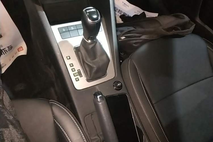Used Skoda Octavia 2022 1.5L Automatic Comfort Edition Gear Lever