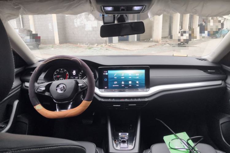 Used Skoda Octavia 2022 PRO TSI280 Luxury Edition Center Console