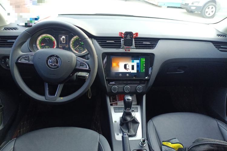 Used Skoda Octavia 2022 1.5L Automatic Comfort Edition Center Console