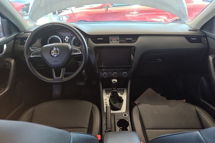 Used Skoda Octavia 2022 1.5L Automatic Comfort Edition Center Console
