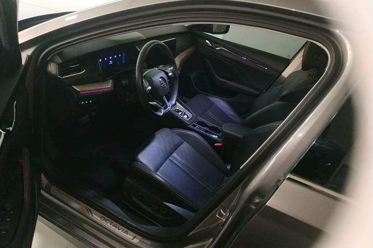 Used Skoda Octavia 2022 PRO TSI280 Luxury Edition Driver Seat