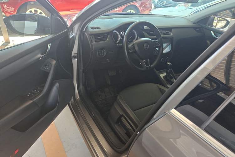 Used Skoda Octavia 2022 1.5L Automatic Comfort Edition Driver Seat