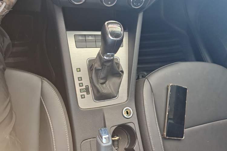 Used Skoda Octavia 2022 1.5L Automatic Comfort Edition Gear Lever