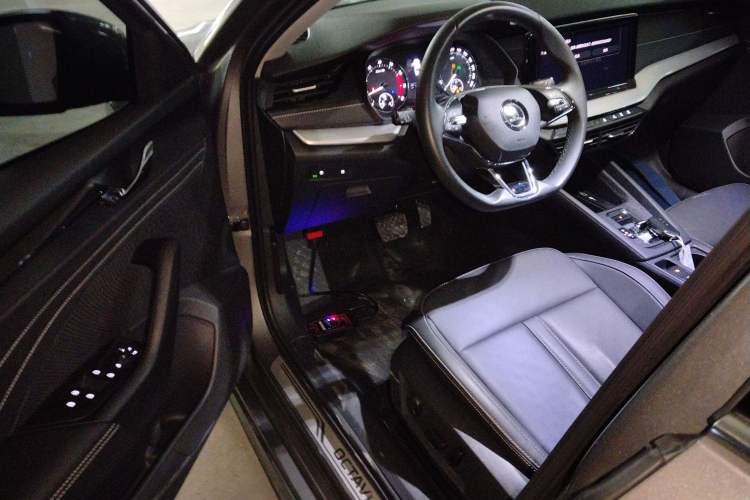 Used Skoda Octavia 2022 PRO TSI280 Luxury Edition Interior 3