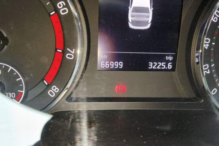 Used Skoda Octavia 2022 PRO TSI280 Luxury Edition Odometer Close Up