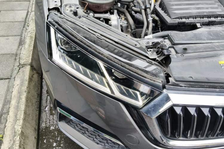 Used Skoda Octavia 2022 PRO TSI280 Luxury Edition Right Front Headlight