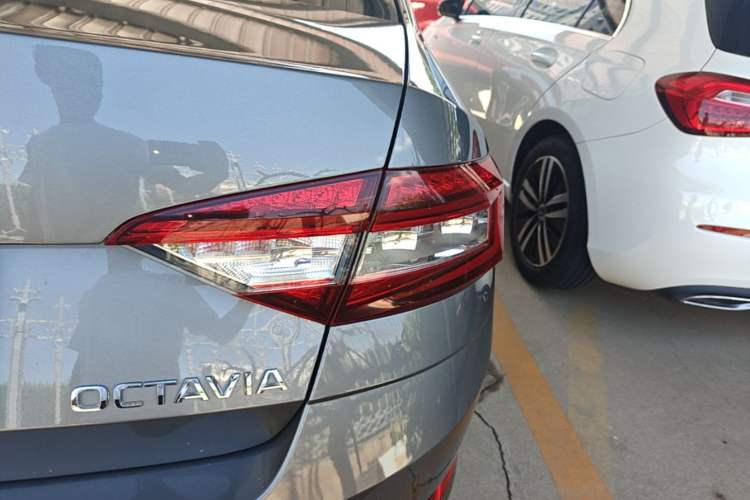 Used Skoda Octavia 2022 1.5L Automatic Comfort Edition Right Rear Taillight