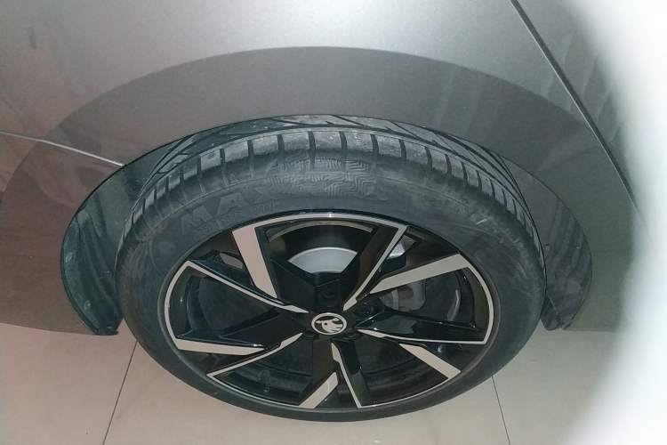 Used Skoda Octavia 2022 PRO TSI280 Luxury Edition Right Rear Wheel Hub