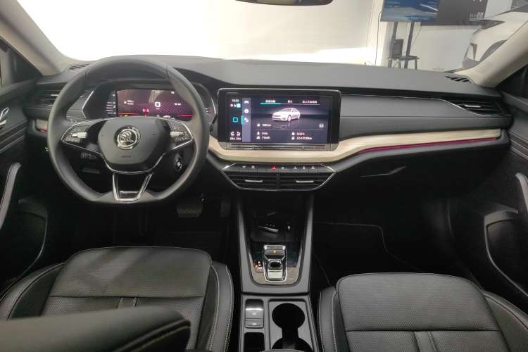 Used Skoda Octavia 2022 PRO TSI280 Luxury Edition Center Console