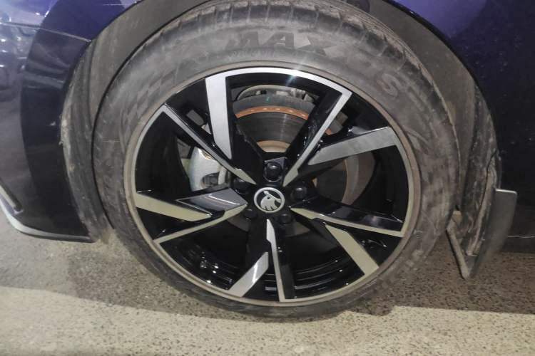 Used Skoda Octavia 2022 PRO TSI280 Luxury Edition Left Front Wheel Hub