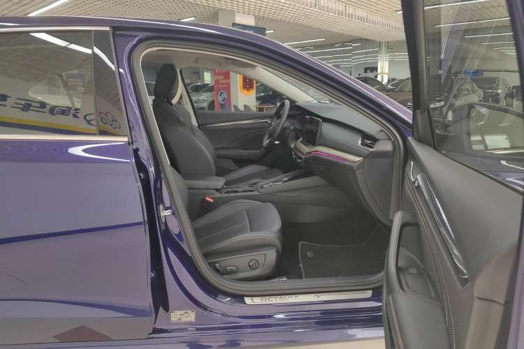 Used Skoda Octavia 2022 PRO TSI280 Luxury Edition Right Front Seat