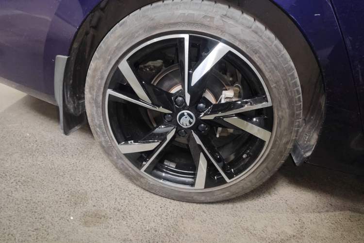Used Skoda Octavia 2022 PRO TSI280 Luxury Edition Right Rear Wheel Hub