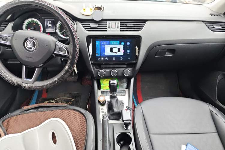 Used Skoda Octavia 2022 1.5L Automatic Comfort Edition Audio And AC Panel