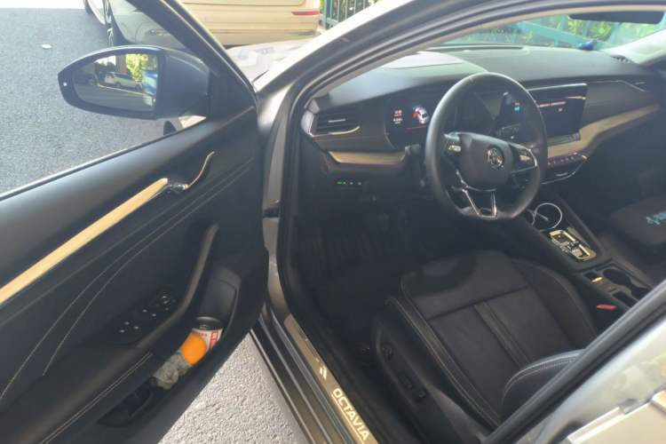 Used Skoda Octavia 2022 PRO TSI280 Luxury Edition Driver Seat
