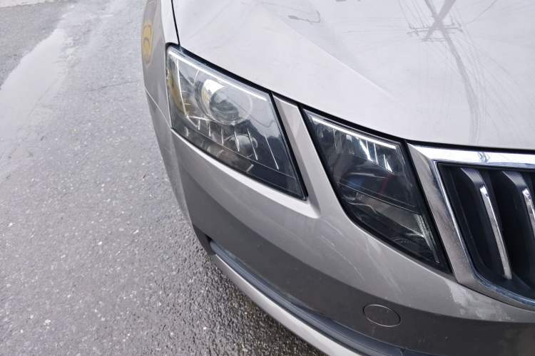 Used Skoda Octavia 2022 1.5L Automatic Comfort Edition Right Front Headlight