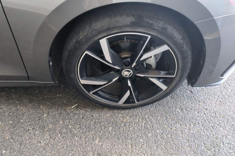 Used Skoda Octavia 2022 PRO TSI280 Luxury Edition Right Front Wheel Hub