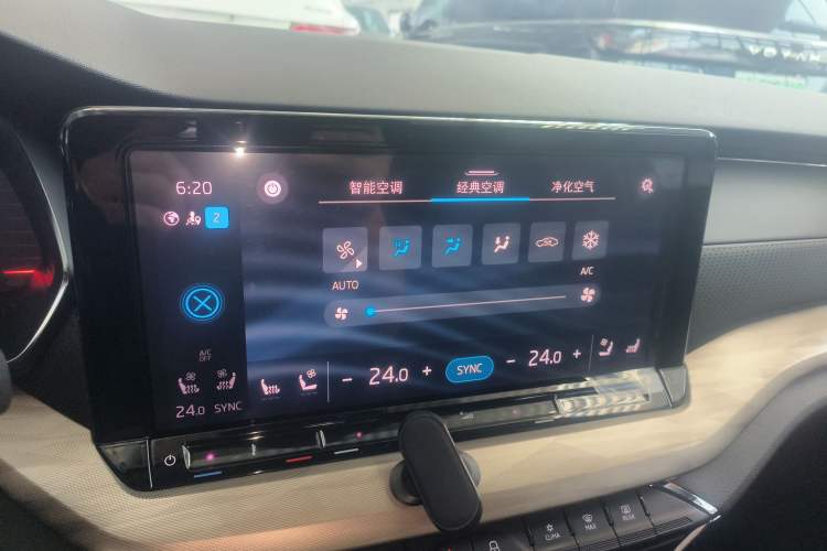 Used Skoda Octavia 2022 PRO TSI280 Luxury Edition Audio And AC Panel