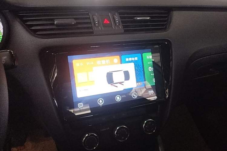 Used Skoda Octavia 2022 1.5L Automatic Comfort Edition Audio And AC Panel