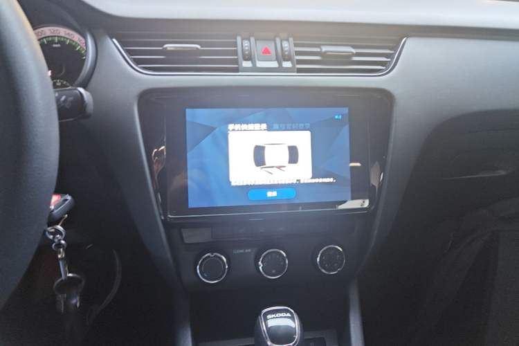 Used Skoda Octavia 2022 1.5L Automatic Comfort Edition Audio And AC Panel