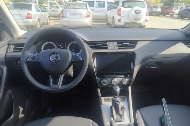 Used Skoda Octavia 2022 1.5L Automatic Comfort Edition Center Console