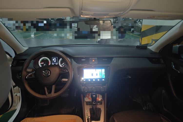 Used Skoda Octavia 2022 1.5L Automatic Comfort Edition Center Console