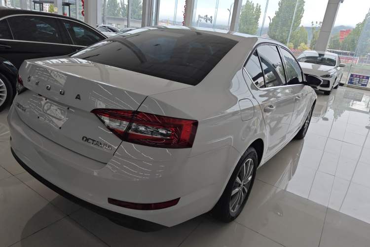 Used Skoda Octavia 2022 1.5L Automatic Comfort Edition Exterior 3