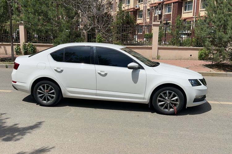 Used Skoda Octavia 2022 1.5L Automatic Comfort Edition Exterior 3