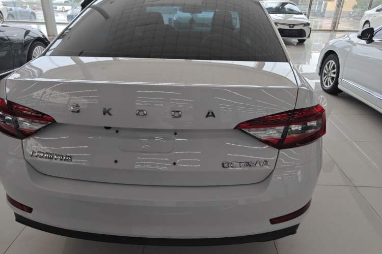 Used Skoda Octavia 2022 1.5L Automatic Comfort Edition Exterior 4