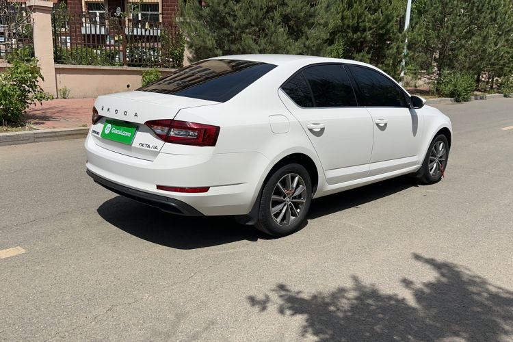 Used Skoda Octavia 2022 1.5L Automatic Comfort Edition Exterior 4