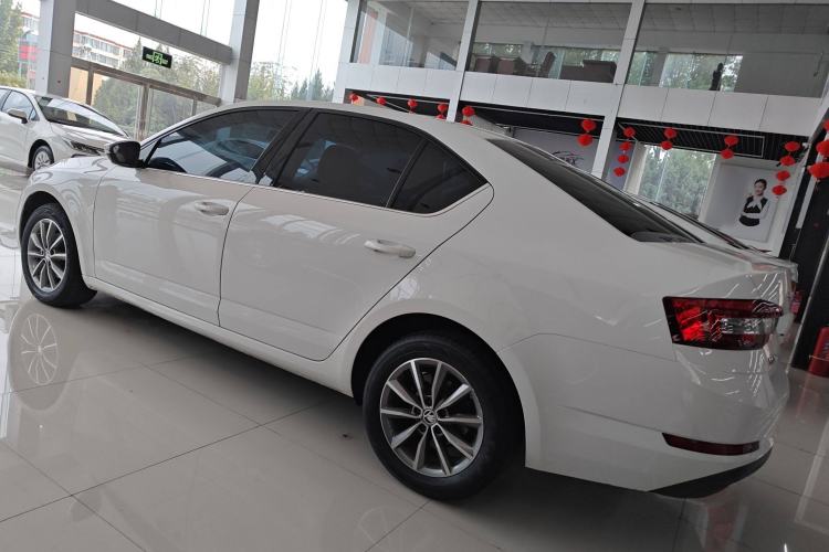 Used Skoda Octavia 2022 1.5L Automatic Comfort Edition Exterior 5