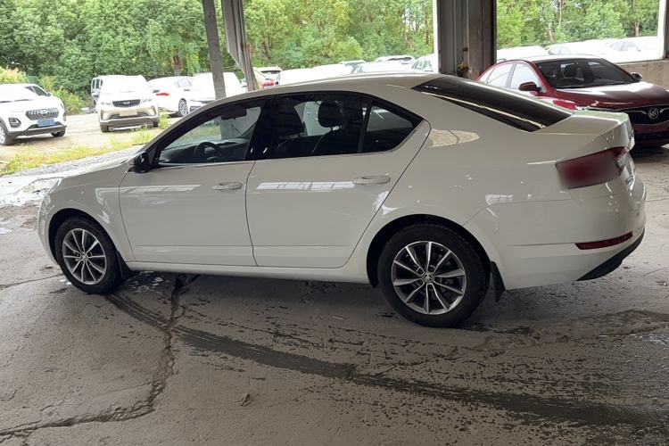 Used Skoda Octavia 2022 1.5L Manual Comfort Edition Exterior 5