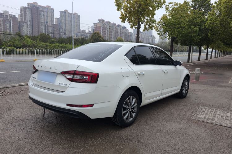 Used Skoda Octavia 2022 1.5L Automatic Comfort Edition Exterior 5