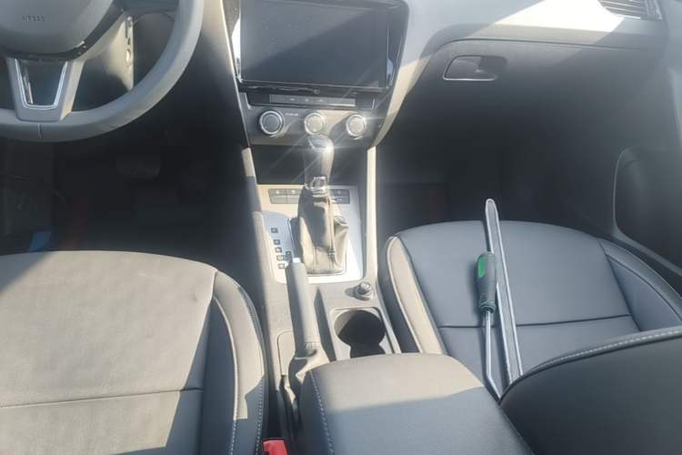 Used Skoda Octavia 2022 1.5L Automatic Comfort Edition Gear Lever