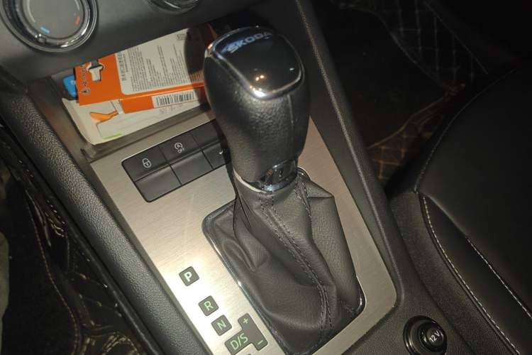 Used Skoda Octavia 2022 1.5L Automatic Comfort Edition Gear Lever