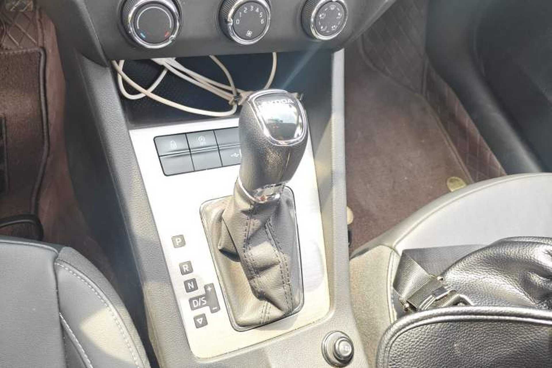 Used Skoda Octavia 2022 1.5L Automatic Comfort Edition Gear Lever