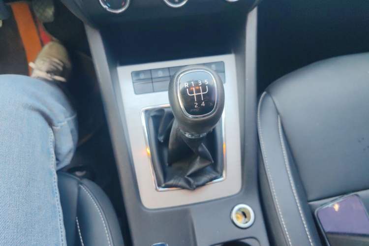 Used Skoda Octavia 2022 1.5L Manual Comfort Edition Gear Lever